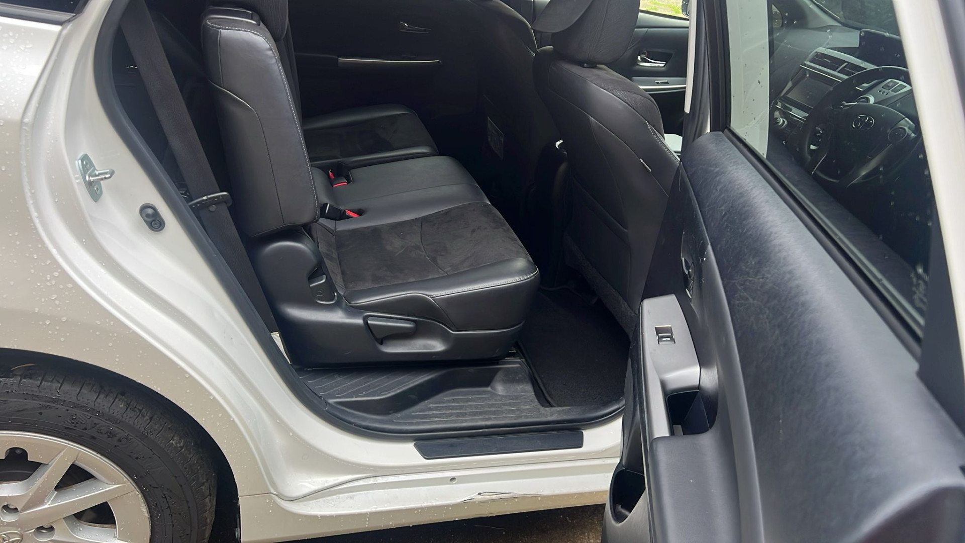 2015 TOYOTA PRIUS ALPHA