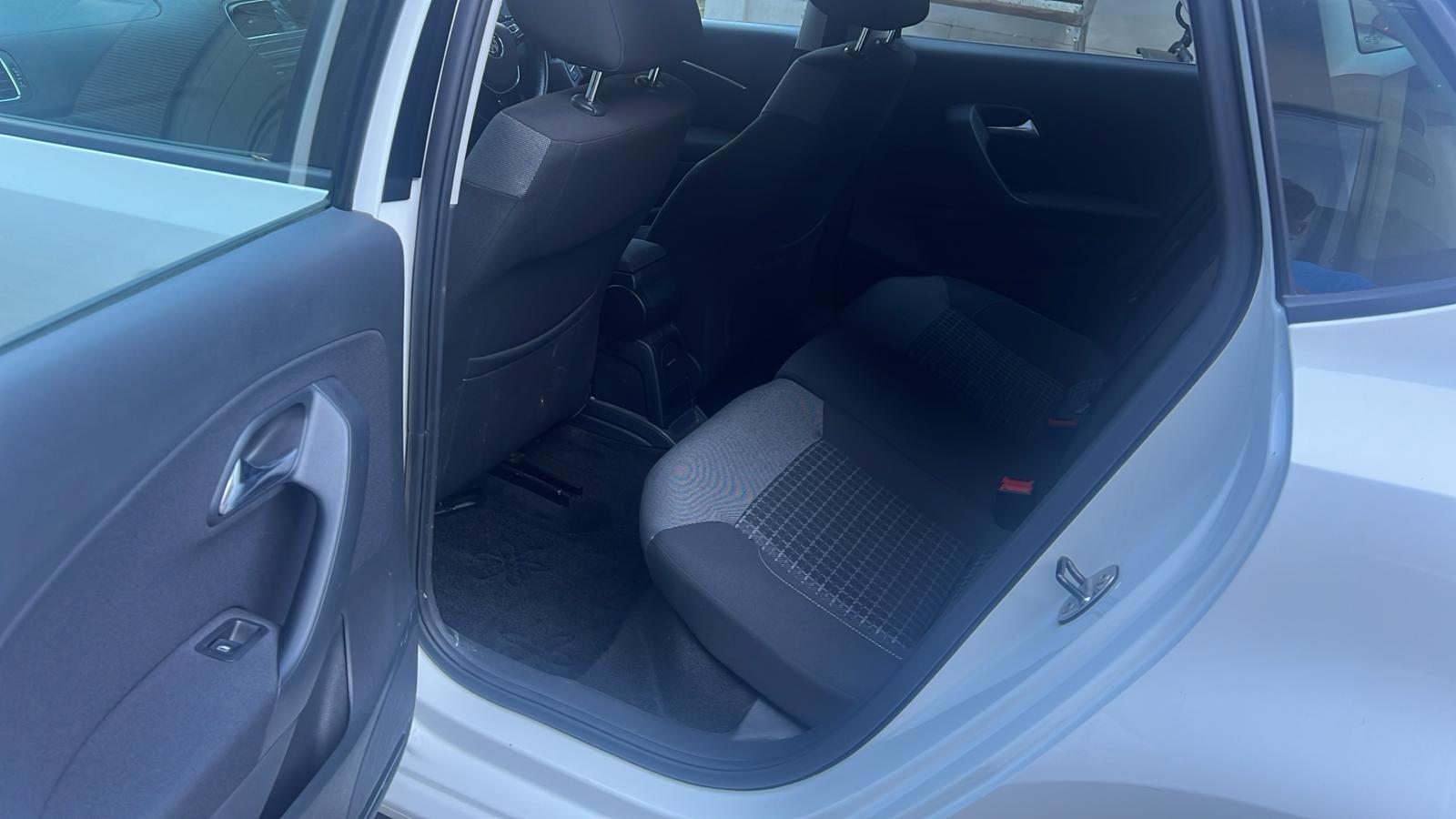 2016 VOLKSWAGEN POLO
