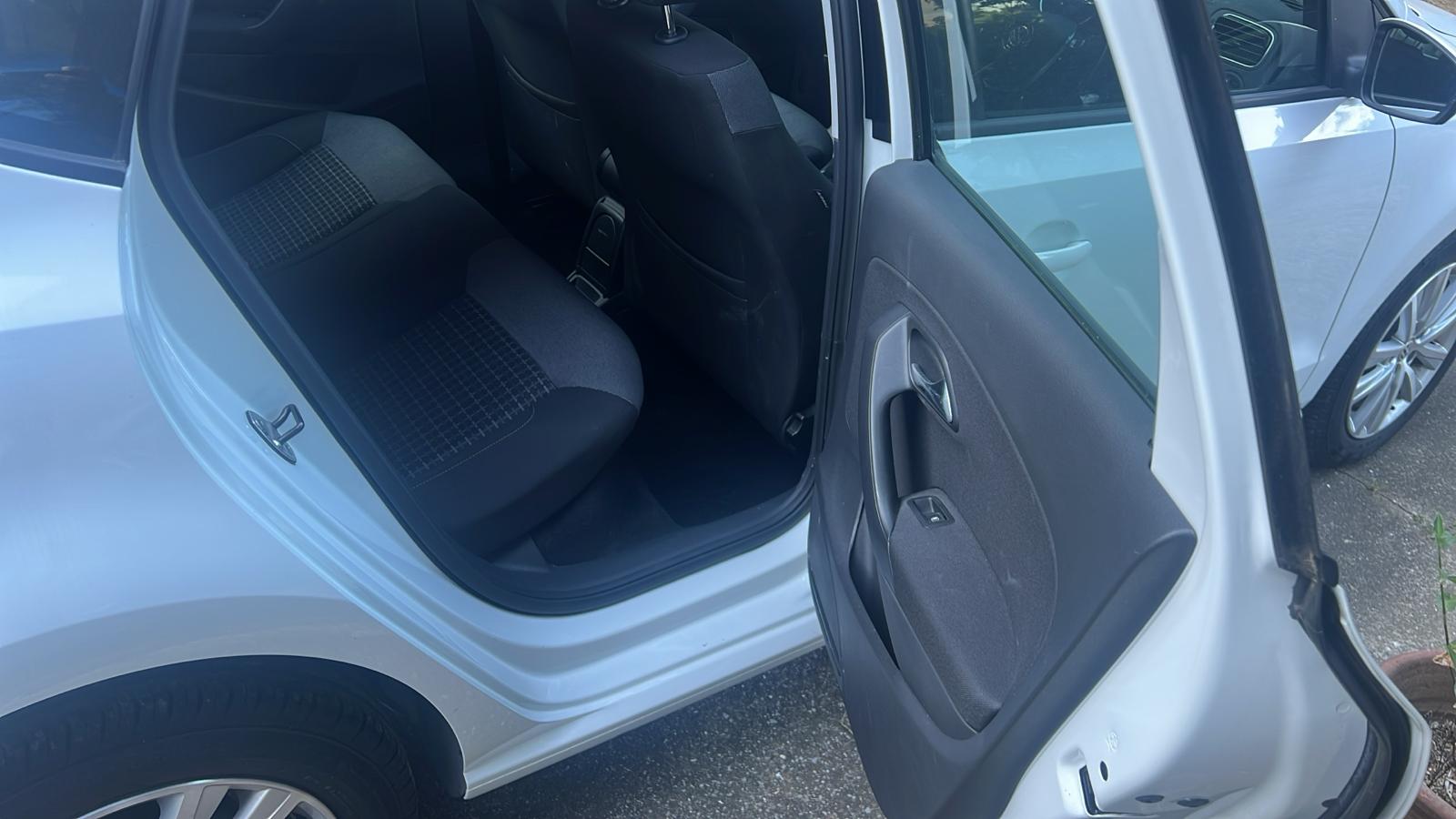 2016 VOLKSWAGEN POLO