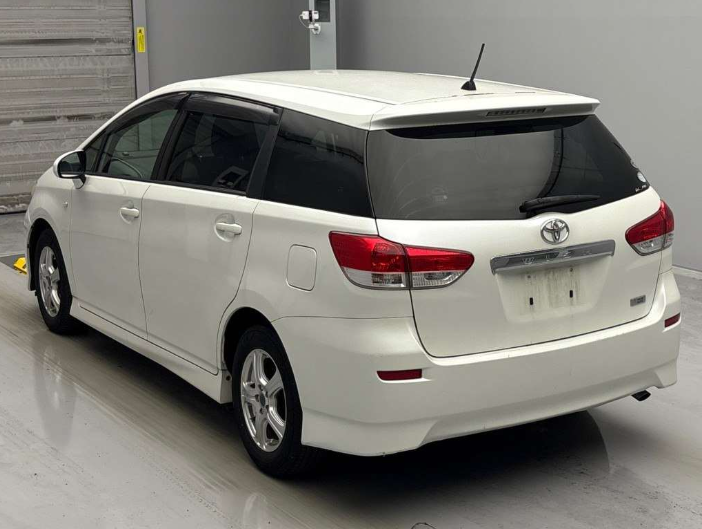 2010 TOYOTA WISH