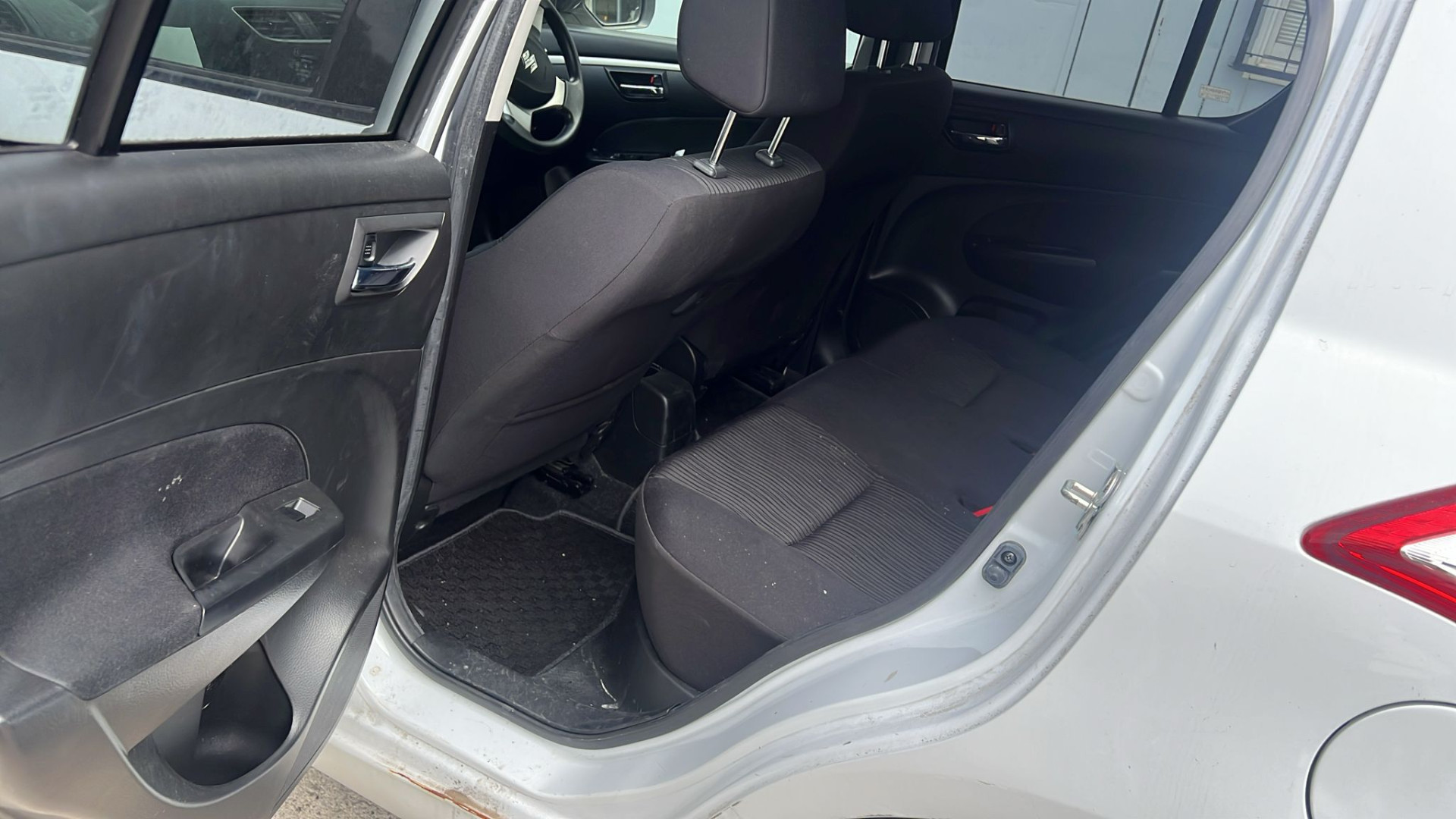 2013 SUZUKI SWIFT