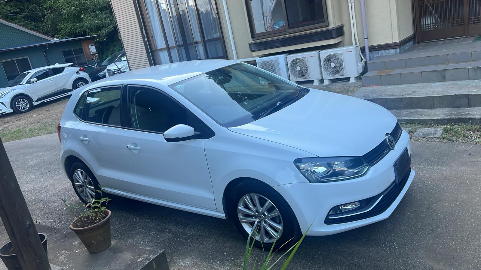 2016 VOLKSWAGEN POLO