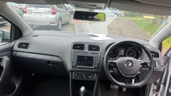 VOLKSWAGEN POLO 2015 (6RCJZ) - Image 4