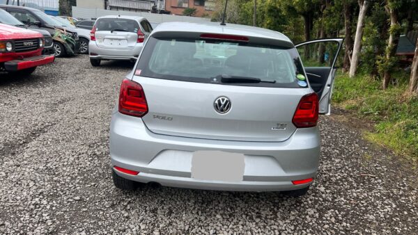 VOLKSWAGEN POLO 2015 (6RCJZ) - Image 8