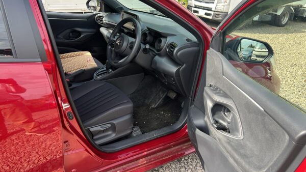 TOYOTA YARIS HV 2023 (MXPH10) - Image 7