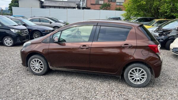 TOYOTA VITZ 2015 (KSP130) - Image 4